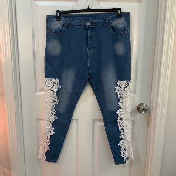 LACE CROPPED SLIM FIT JEANS PLUS SIZE 4X - Picture 1 of 10